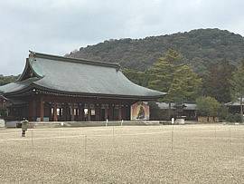 奈良地区ボランティア活動　橿原神宮の清掃